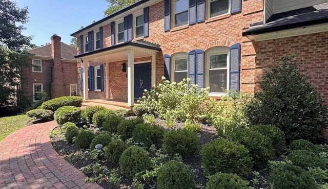 Normandy H. a charming house in silver spring. 5 min from The Adventist Hospital in Silver Spring