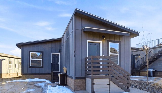 Oak Cabin - Modern mountain cabin with views, full kitchen, fireplace, and space for groups
