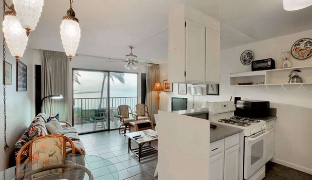 Ocean Bliss W/Lanai, Kitchen and Fans–Molokai Shores