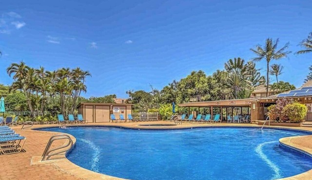 Ocean-View Molokai Condo with Pool, Beach Access & Grill