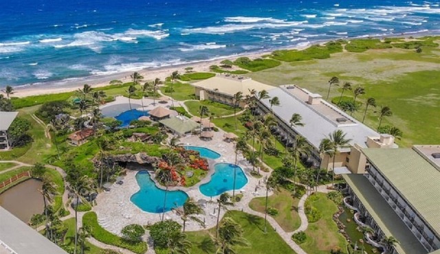 Oceanfront Kauai Beach Resort, 4 Pools, 2 hot tubs, Spa and Restaurants on Site