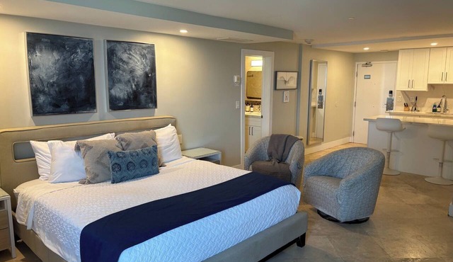 Oceanfront Sunrise Escape Condo - Beach & Pool in Fort Lauderdale