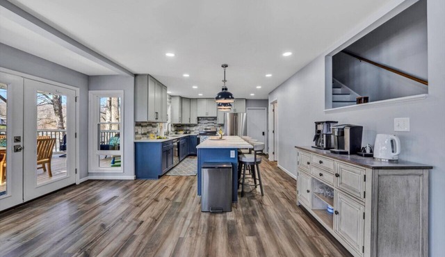 Off The Grid - Waterfront in Moneta