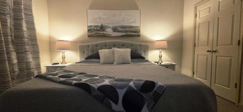 Old Fort Loft King & Queen suites nearest accomodation to Marshals Museum power your EV for free! in Fort Smith