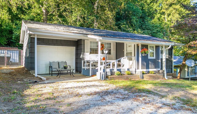 Old Made New-3 Bedroom Lovely Home-Dog Friendly in Hendersonville