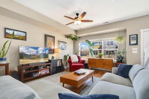 Old Town Escape with King Bed, Dog-Friendly in Fort Collins