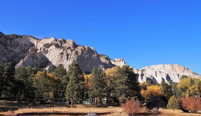 On Splendid Pond- Breathtaking Views- Private Fishing Pond in Nathrop
