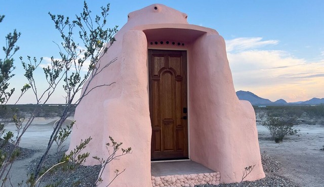 Organic Earthen Desert Dome For Two -Sustainable Stay Under the Stars Terlingua