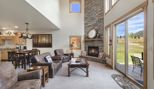 Overlooks 9th Green | Discount Golf Privileges | Golf & Ski