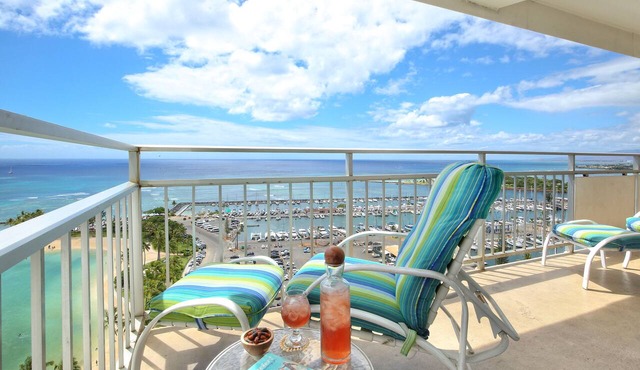 Panoramic Ocean Views Remodel - FREE Parking/Wi-Fi, AC, Washlet, Sleeps 6