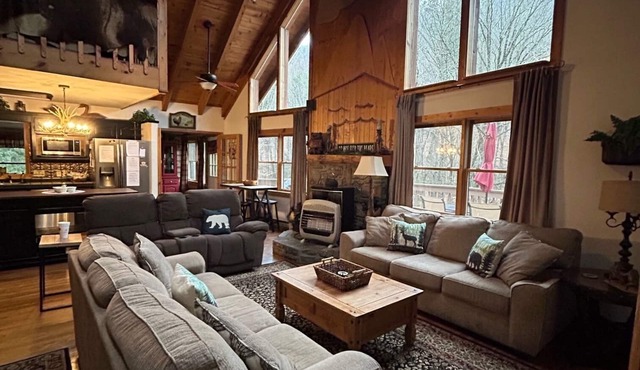 Parkway Creek - Creekside - Game Room - Sleeps 14 - Private - ATV Riding - Wifi in Maggie Valley