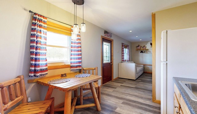 Pet Friendly! Countryside Couples Stay in Illinois in Murphysboro