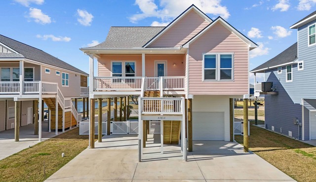 Pinky Tuscadero: Fun Family 4BD 3BA Beach House with Pool Access & Wifi