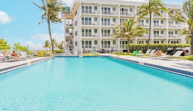 Pompano Beach | Coastal Ocean Stay | Pool + Beach