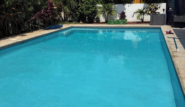 Pool! Three blocks to the beach.Family friendly A/C. 30 day rental - DM inquire