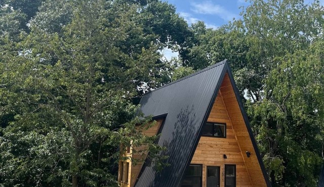 Post Oak Perch-Cozy Forest A-frame Near Bentonville in Benton County