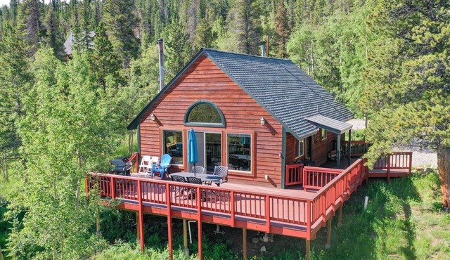 Pricing Specials! Cozy Home w/Spacious Deck, Fishing Pond, Hiking - Misty Mountain Hideaway