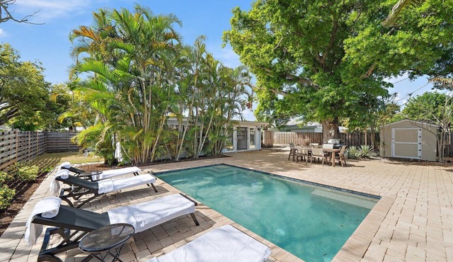 Pristine Private Pool Retreat Minutes to Siesta & Downtown Sarasota! in Sarasota