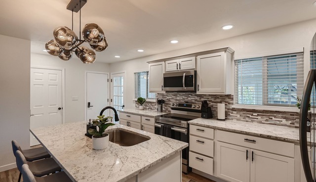 Private 3 bed/2 bath w/Fire Pit, Hot Tub, Game Room near Denver and Boulder in Westminster
