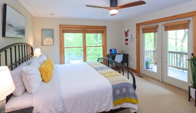 Private Cabin Getaway w/Fireplace, View & Games 🏔️⛳️