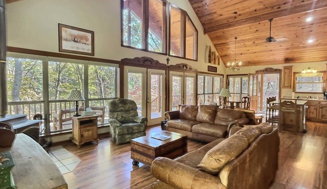 Private Lakefront Escape | 50 Acres Sleeps 12 in Rogers