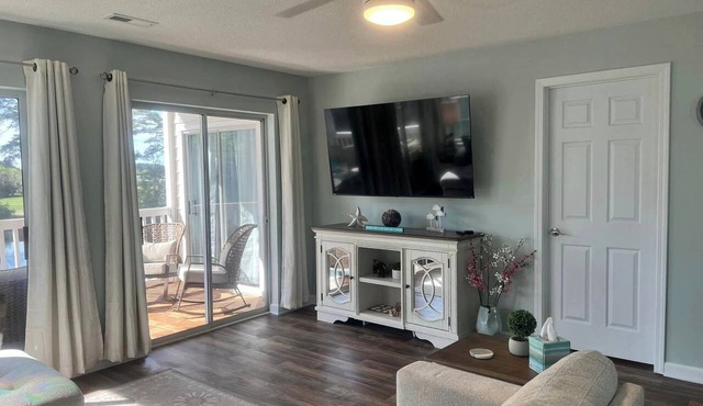 Private Pondside Condo off the 15th hole -pool in Myrtle Beach