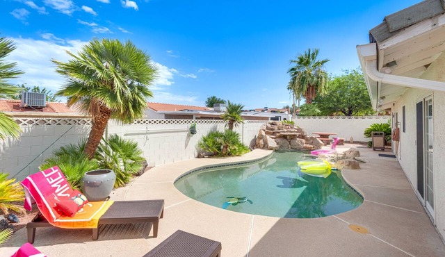 Private Pool Home 2BR and 2BA Fully Furnished Henderson