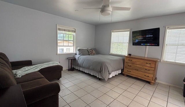 Private studio in Redondo Beach - steps from the beach in Redondo Beach