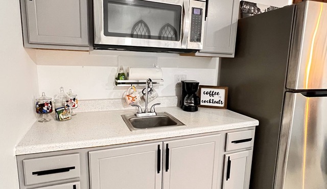 Private Tiny House Self Check-In AC And WiFi 30 mi To Disney Close To Lake Nona in St. Cloud