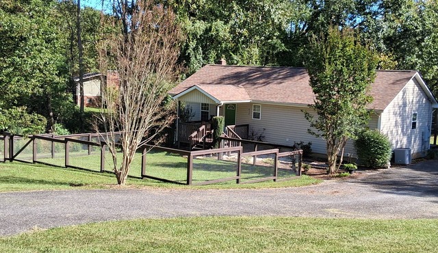 Prvt quiet home Best Location WNC AgCntr,Arprt,DT AVL,waterfalls,hiking & more in Fletcher