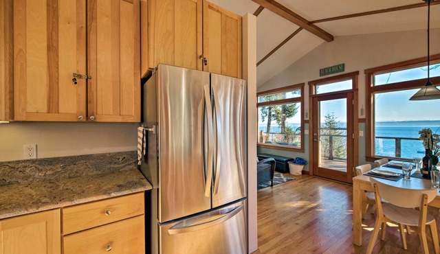 Puget Sound Escape: Private Beach & Oversized Deck