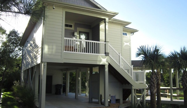 Quiet, Tranquil Retreat For Two, a 5-minute Walk to the Ocean in Oak Island