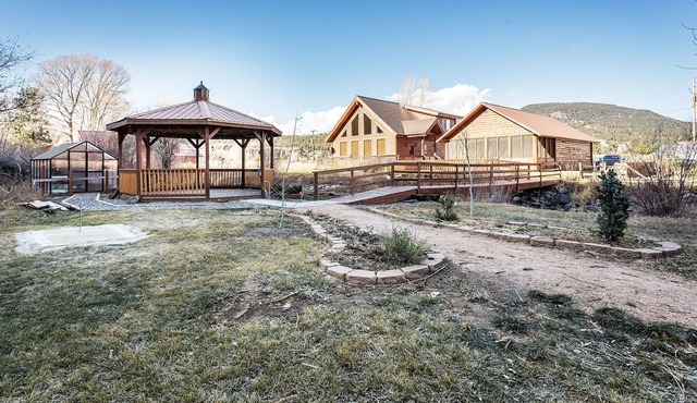 RCCII Beautiful River Front 4Bdrm+loft/2 Bath, hot tub, Gameroom