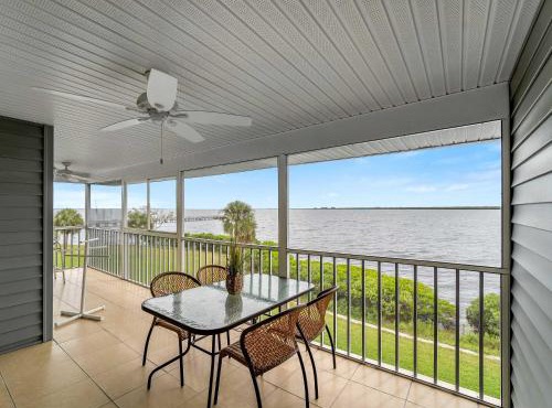 Relaxing Riverfront Haven Heated Pool River Views in Port Charlotte