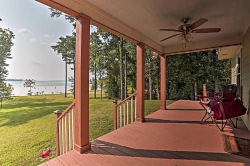 Relaxing Texas Getaway, 1 Mile to Boat Ramp! in Jefferson