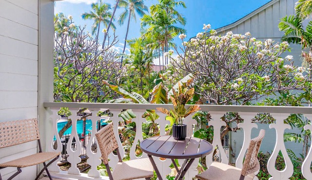 Remodeled & private studio with WiFi, balcony, & shared pool/hot tub/gas grills