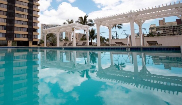 Renovated Beachy Studio at Hawaiian Monarch | Pool