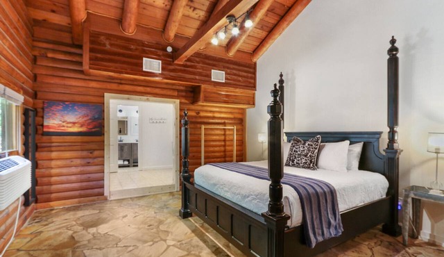 Resort Suite Across the Street from Market Days - Sleeps 4!