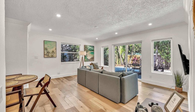 Riverside Condo w/Parking & Pets, Near Riverwalk Fort Lauderdale in Fort Lauderdale