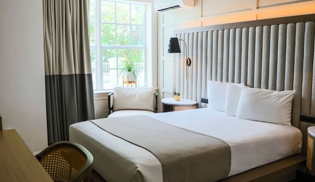 Riverside Hotel | Micro Queen | Water Taxi Launchpad, Poolside Yacht Views