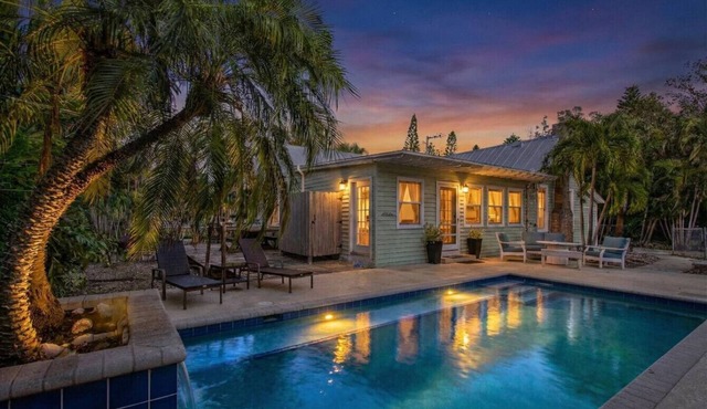 Rustic Coastal Escape| Pool | Fire Pit in Bradenton