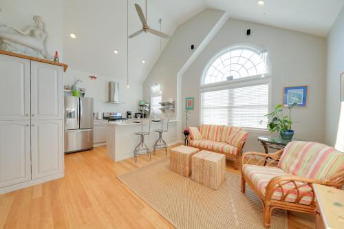 Seaside Cottage w/Private Pier - 3 Miles to Beach