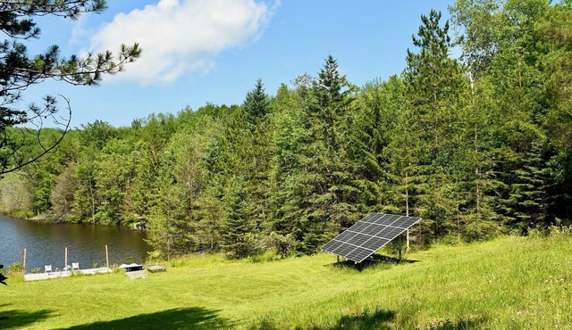 Secluded cabin on large pond in North pitcher