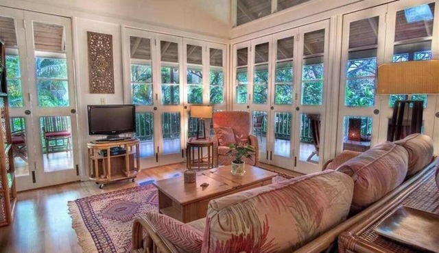 Secluded Molokai Corner Condo with Lanai, WiFi & Shared Pool