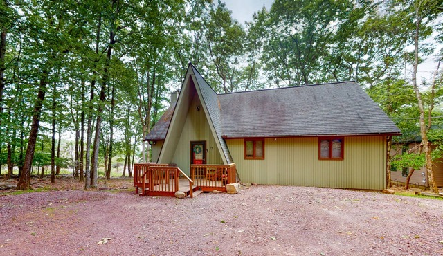 Secluded mtn & ski-view home near lake & beach with firepit, fireplace & tennis