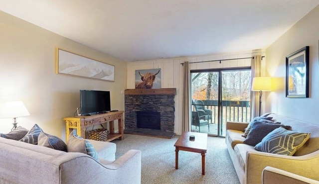 Secluded ski condo near Killington with fast WiFi, shared outdoor pool, & tennis