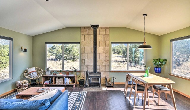 Serene 2-Bed Crestone Cabin Mountain Views Modern Comforts Dog-Friendly