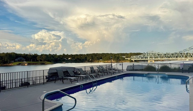 Smith Lake Stay with water views, pool and spa bath 3bd 2bath