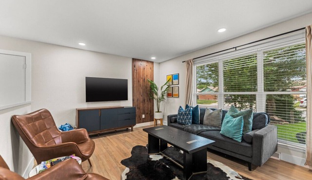 Spacious 5-Bed Home with Hot Tub in Denver