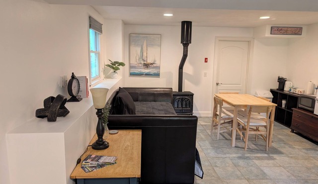 Spacious 5-Bedroom Private Retreat! Private setting close to beaches & Newport in North Kingstown